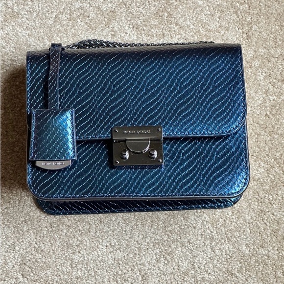 Henri Bendel New York Waldorf Chain Uptown Metallic Party Bag - Picture 2 of 11